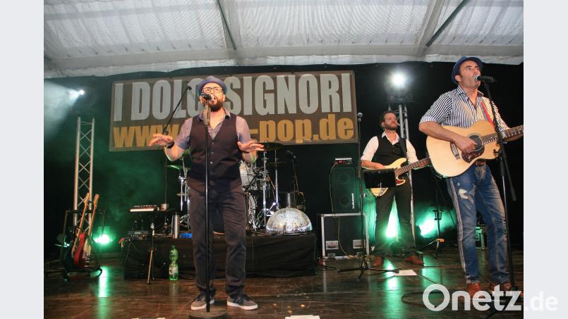 Mediterrane Ausgelassenheit auf der Bühne, gute Laune im gläsernen Konzertsaal: Rauf und runter spielte die Italo-Band „I Dolci Signori“ die einschlägig bekannten Songs aus dem Süden, die das Publikum begeistert mitgesungen hat. Robl, Werner