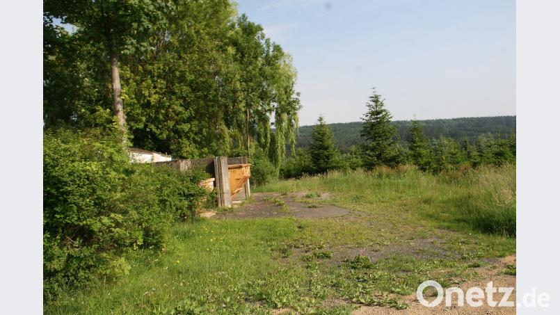 Der Containerplatz beim Friedhof ist alles andere als ein Schmuckstück der Gemeinde. Nach der geplanten Umgestaltung sollen dort auch zusätzliche Parkflächen entstehen. wro