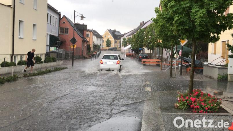 Überschwemmte Straßen in Schirmitz Lenk