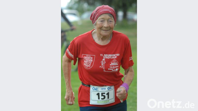 Anna Weigl (Jahrgang 1941) war die älteste Teilnehmerin beim Weiherlauf in Plößberg. Sie freute sich beim Zieleinlauf über ihre Leistung über 4600 Meter. Gebert, Rudolf