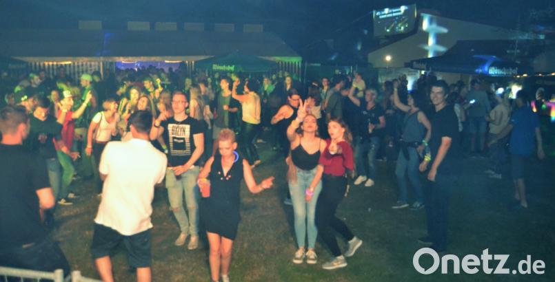 Wenn Sportler feiern, sollten die Gäste auch etwas Kondition mitbringen. Die ist bei den treibenden Beats der DJs Arnold Palmer, "So.ink" und von "Villa Varia" auch dringend nötig. mez