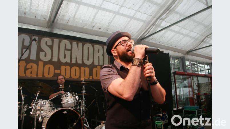 Mediterrane Ausgelassenheit auf der Bühne, gute Laune im gläsernen Konzertsaal: Rauf und runter spielte die Italo-Band „I Dolci Signori“ die einschlägig bekannten Songs aus dem Süden, die das Publikum begeistert mitgesungen hat. Robl, Werner