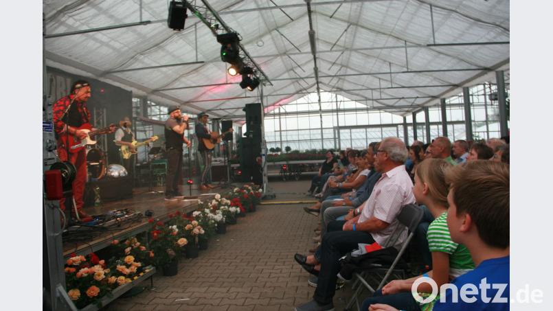Mediterrane Ausgelassenheit auf der Bühne, gute Laune im gläsernen Konzertsaal: Rauf und runter spielte die Italo-Band „I Dolci Signori“ die einschlägig bekannten Songs aus dem Süden, die das Publikum begeistert mitgesungen hat. Robl, Werner
