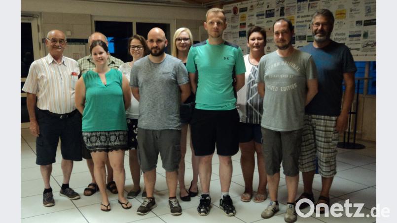 Abteilungsleiter der Sparte Kegeln für die nächsten drei Jahre ist Stefan Ostler (Vierter von rechts). Im Bild der neue Vorstand. ksi