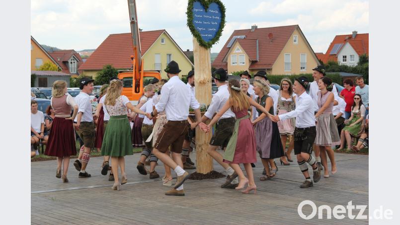 Die Tanzpaare zeigten eindrucksvoll, was sie in den vergangenen Wochen gelernt hatten. Bild: ral