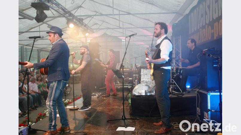 Mediterrane Ausgelassenheit auf der Bühne, gute Laune im gläsernen Konzertsaal: Rauf und runter spielte die Italo-Band „I Dolci Signori“ die einschlägig bekannten Songs aus dem Süden, die das Publikum begeistert mitgesungen hat. Robl, Werner