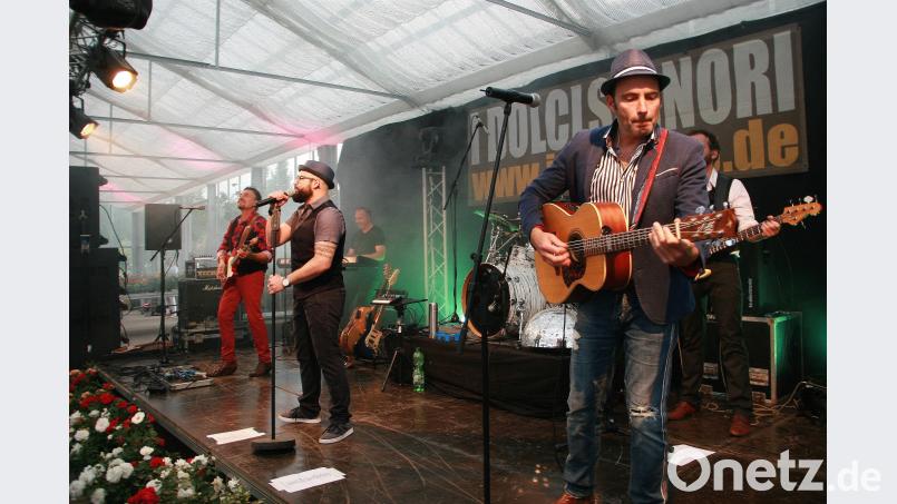 Mediterrane Ausgelassenheit auf der Bühne, gute Laune im gläsernen Konzertsaal: Rauf und runter spielte die Italo-Band „I Dolci Signori“ die einschlägig bekannten Songs aus dem Süden, die das Publikum begeistert mitgesungen hat. Robl, Werner