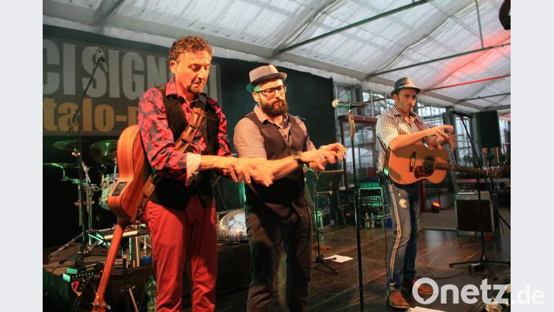 Mediterrane Ausgelassenheit auf der Bühne, gute Laune im gläsernen Konzertsaal: Rauf und runter spielte die Italo-Band „I Dolci Signori“ die einschlägig bekannten Songs aus dem Süden, die das Publikum begeistert mitgesungen hat. Robl, Werner