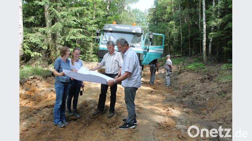 Die Verantwortlichen freuen sich über den Fortgang der Bauarbeiten. pi