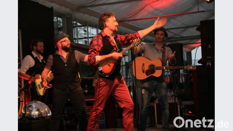 Mediterrane Ausgelassenheit auf der Bühne, gute Laune im gläsernen Konzertsaal: Rauf und runter spielte die Italo-Band „I Dolci Signori“ die einschlägig bekannten Songs aus dem Süden, die das Publikum begeistert mitgesungen hat. Robl, Werner