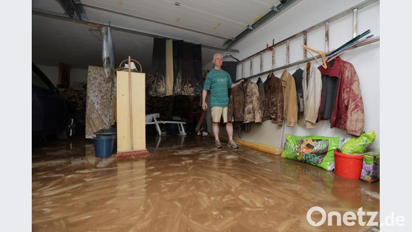 In der Heidenau in Hirschau überschwemmte es am Montagnachmittag erneut (wie bereits an Fronleichnam) die Garage sowie den Keller von Norbert Duschner. Wolfgang Steinbacher