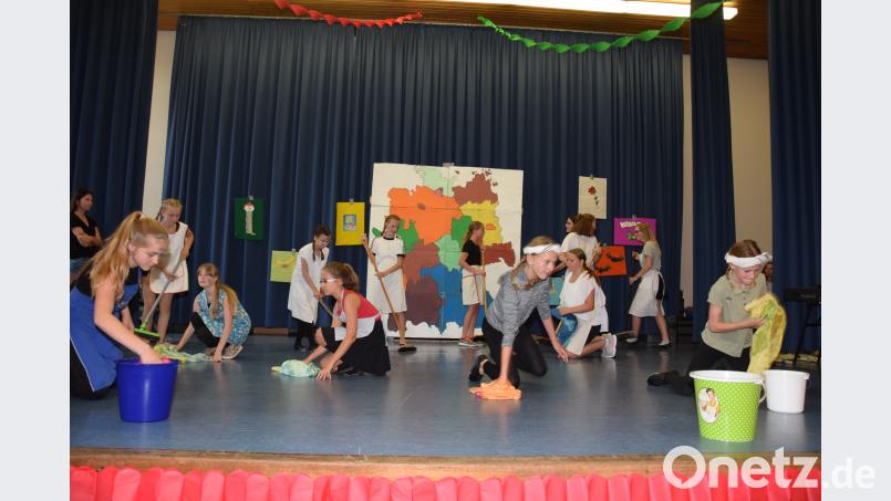 Mit vollem Einsatz dabei - die Gruppe Teen-Jazz des TV. fla