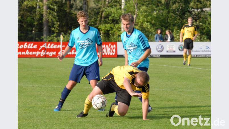 Die Stiftländer Abordnung in der Kreisliga Süd schrumpft in der neuen Spielzeit. Während der TSV Konnersreuth (blaue Trikots) und der SV Steinmühle weiterhin vertreten sind, verabschiedeten sich mit dem SC Mähring, ATSV Tirschenreuth und TSV Waldershof gleich drei Oberpfälzer Teams in die Kreisklasse. Gebert, Rudolf