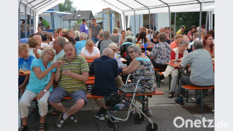 Großartig besucht war am Sonntag das traditionelle Werkstattfest der Werkstätten St. Elisabeth. Fast 600 Mittagessen wurden verkauft. Rosner, Josef