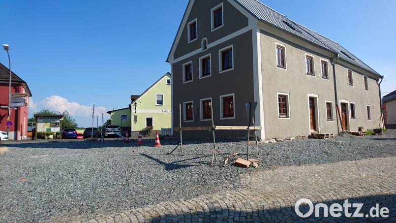 Das ehemalige "Binner"-Anwesen ist nach der Sanierung kaum wiederzuerkennen. Jetzt soll auch der Platz davor zu einem Marktpodest  umgestaltet werden. Michaela Lowak