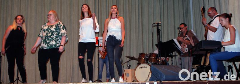 Rock-Pop-Combo-Saengerinnen zch