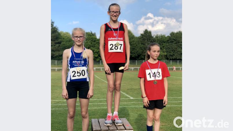 Rosina Ritzka (Mitte) steht ganz oben auf der Treppe: Sie ist seit Sonntag Oberpfalzmeisterin. dob