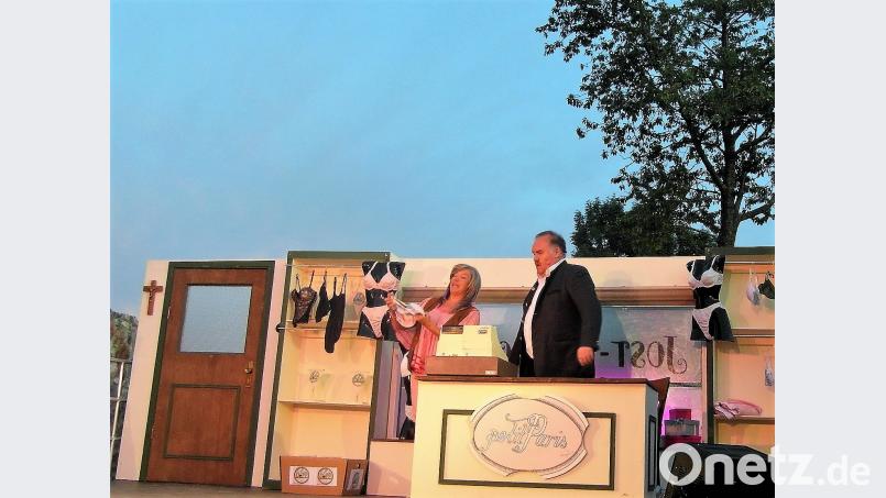 An den Erfolg der „Altweibersommer“-Aufführungen im Vorjahr (Bild) möchte das Landestheater Oberpfalz diesmal mit der Komödie „ernst sein ist alles“ anknüpfen. hl