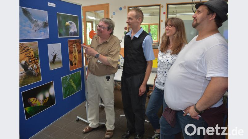 Bilder der Hobbyfotografen (von links) Michael Hahn, Michael Bürger, Gabi Zeitler und Initiator Jürgen Lauterbach waren in der Bilderausstellung zu bewundern. Rosner, Josef