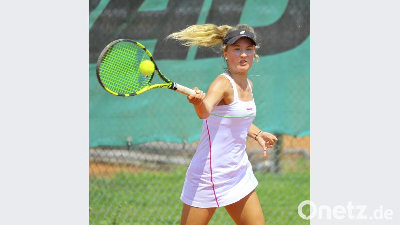 Mira Stegmann feierte ihren ersten Saisonsieg für den       TC Amberg am Schanzl. Sie besiegte an Nummer 3 Gabriela Pantuckova aus Manching klar in zwei Sätzen. Hubert Ziegler