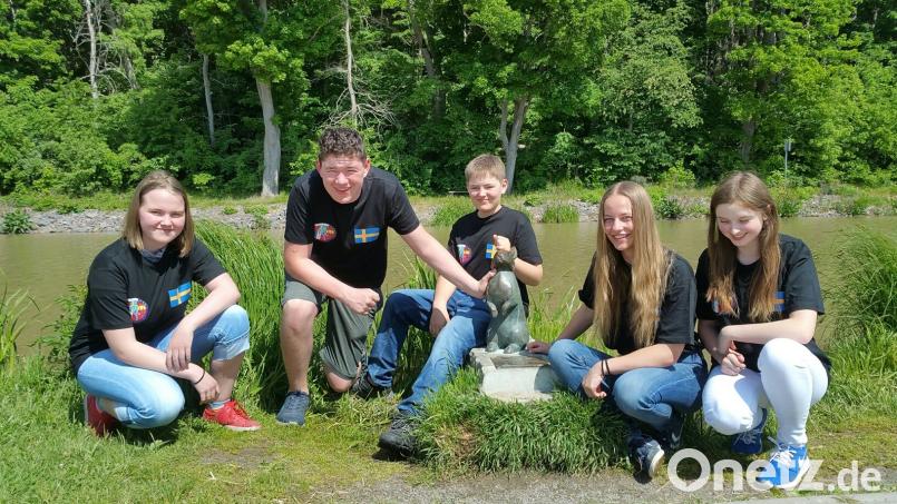 Der Göta-Kanal, der 58 Schleusen, 50 Brücken und fünf Seen passiert, ist in Schweden eines der Ausflugsziele der Gregor-Mendel-Gymnasiasten. Auf dem Bild von links: Marie  Alexandra Depperschmidt, Nico Pilz, Maximilian Schwartz, Paula Schisslbauer und Nathalie Benner. Madlen Raub