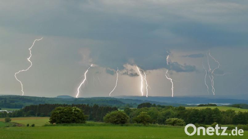 Die Unwetterlage nimmt kein Ende. Björn Goldhausen (WetterOnline)/WetterOnline Meteorologische Dienstleistungen GmbH