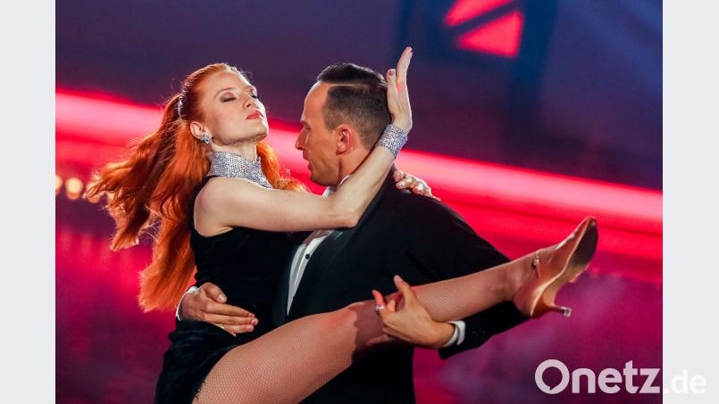 Barbara Meier und Profitänzer Sergiu Luca  im Finale der RTL-Tanzshow &quot;Let&#039;s Dance&quot;. Rolf Vennenbernd, dpa