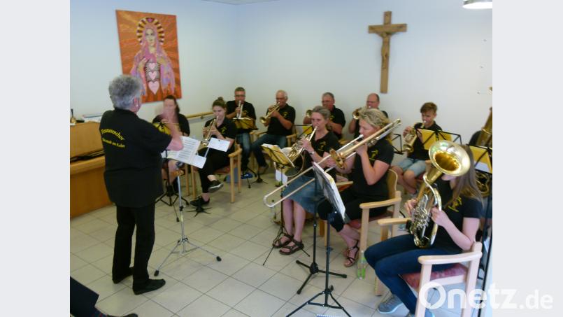 Posaunenchor findet begeisterte Zuhörer. rn