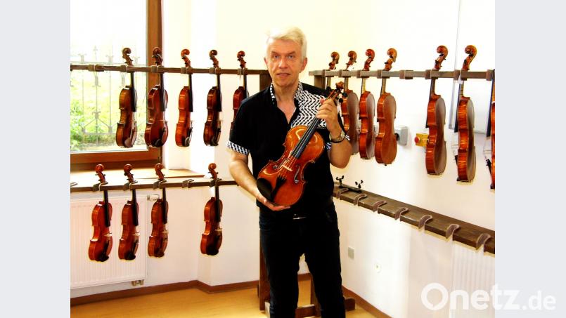 Jaroslav Svěcený hat 18 Instrumente als Meistergeigen qualifiziert. gjb