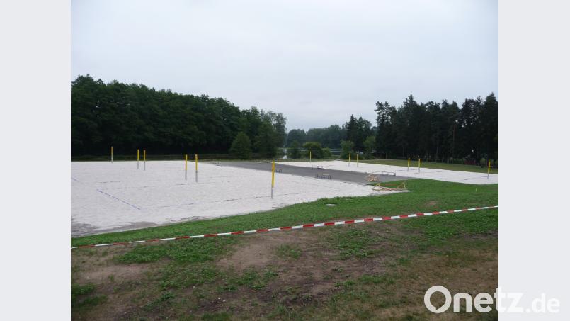 Soll bis zum Wochenende im Schätzlerbad benutzbar sein: Die Beachvolleyballanlage des Turnerbundes. Kunz, Helmut