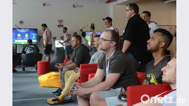Gamer aus ganz Bayern trafen sich im Bürohaus der Witt-Gruppe zum eSports Cup. Kunz, Helmut