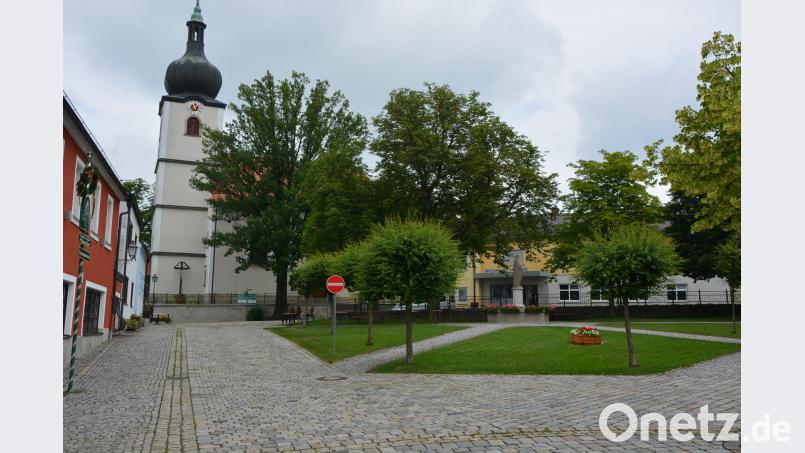 Der historische Therese-Neumann-Platz in Konnersreuth steht am Samstag beim 19. Kreisjugend- und Familientag im Mittelpunkt. Von 13 bis 19 Uhr gibt es eine Fülle von Aktionsangeboten, in dessen Mittelpunkt Spiel, Spaß und Musik stehen. Die Jugend und Familien des Landkreises sind bei familienfreundlichen Preisen eingeladen. jr