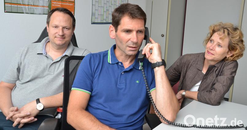 Dr. Michael Rogenhofer, Josef Koller und Dr. Michaela Beha (von links) hatten bei der Telefonsprechstunde in der AZ ein offenes Ohr für die Fragen und Anliegen der Anrufer zum - häufig tabuisierten - Thema Harninkontinenz. Wolfgang Steinbacher
