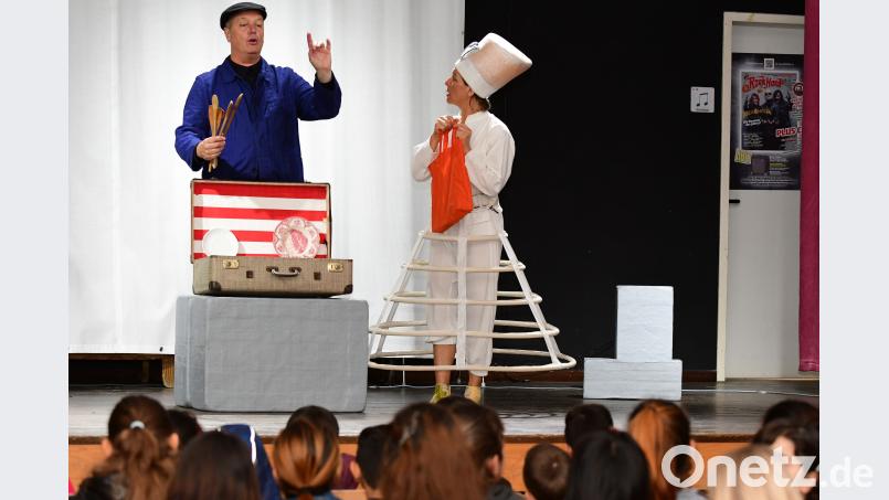 Auf Einladung des Stadtjugendrings trat das Theater Thevo mit „Kongla – sprechen Sie Deutsch“ bei der interkulturellen Woche 2017 auf. Auch heuer plant der Stadtjugendring wieder eine Veranstaltung zu dieser Reihe. Petra Hartl