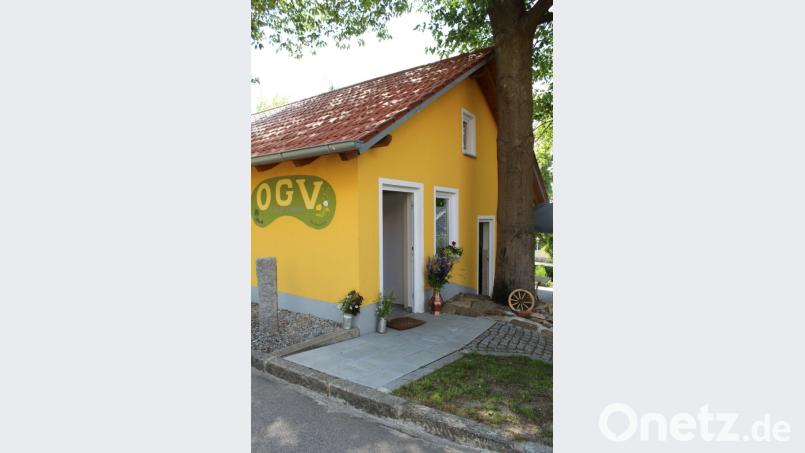 Das ehemalige Gefrierhaus erstrahlt in neuem Glanz und wird vom Obst- und Gartenbauverein als Gerätehaus genutzt. Bild: Veronika Wegerer