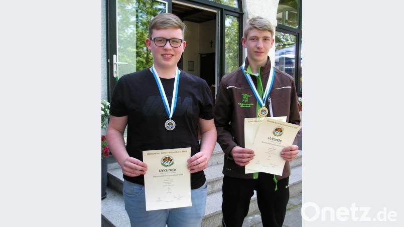 Bei der Jugend standen Lukas Weindl (Cham/links) und Andreas Köppl (Gleiritsch) auf dem Siegerpodest. Dirscherl, Ludwig [DL] (LUDWIGDIRSCHERL@GMX.DE)