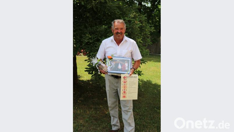 Josef Baumer hatte die Kindergruppe ins Leben gerufen. Er stand dem Verein 32 Jahre als Vorsitzender zur Verfügung und wurde für diese ehrenamtliche Leistung nun zum Ehrenvorstand ernannt. exb