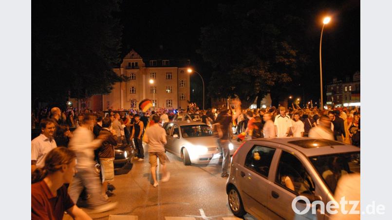 Szene aus dem Europameisterschaftsjahr 2008, kurz nach dem Sieg der deutschen Mannschaft gegen Portugal: Der Kreisverkehr war dicht, die Zufahrtsstraßen teilweise blockiert. Das wird es 2018 nicht geben. Hartl