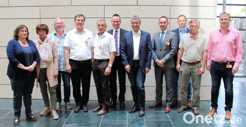 Beim Treffen in Berlin waren unter anderem (von links) Bundestagsabgeordnete Marianne Schieder, Bürgermeister Ulrike Roidl, Vertreter der Bürgerinitiativen und von Tennet vertreten. exb