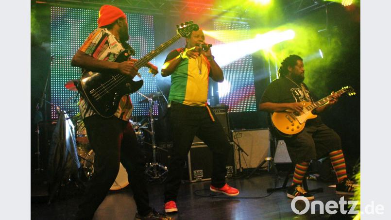 Inner Circle leben nicht nur ihre spirituelle Einstellung, sie bringen zum Tourstart Hits wie „One Love“ auf die Bühne. Aber auch ihr fetziger Radiodauerbrenner „Sweat“ darf nicht fehlen. Dagmar Williamson