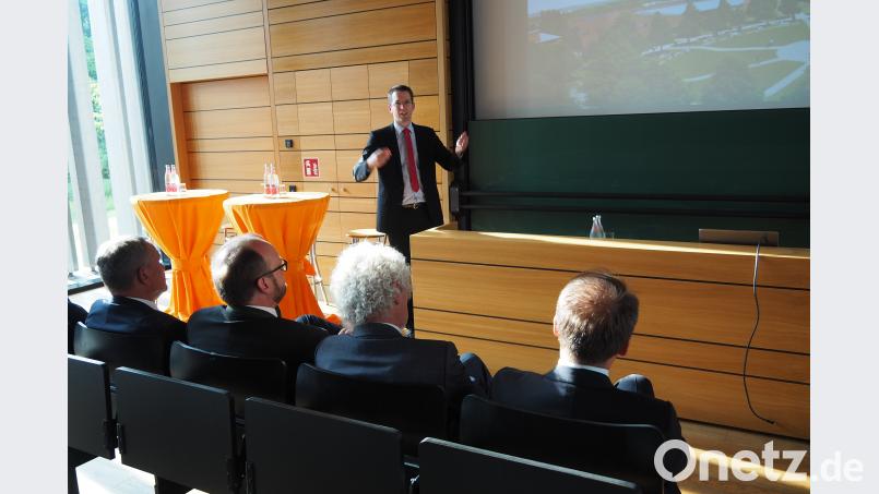Das Auftaktreferat am Kaminabend Medizintechnik hielt Professor Andreas Schmid, Gesundheitsökonom von der Universität Bayreuth Bühner