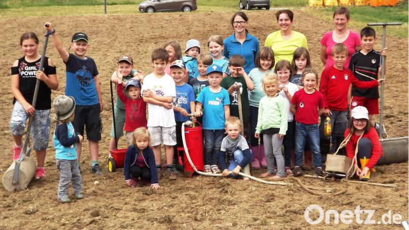 Das Anlegen der Wildbienenwiese machte den  Kindern großen Spaß. scg