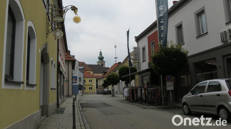 Dringend sanierungsbedürftig ist die Bahnhofstraße, vor allem auch im Bereich der Wasserleitungen. Ob die ursprünglich noch für heuer geplante Maßnahme aufgrund des abgelehnten Haushalts noch zum Zuge kommt, scheint eher unwahrscheinlich. kö