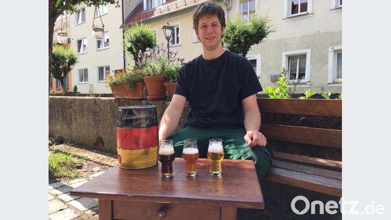 Wohl bekomm&#039;s zur WM: Braumeister Ludwig Koch hat sich für den Flosser Fankilometer ins Zeug gelegt und drei besondere Biere fabriziert. omu