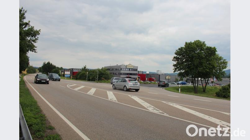 Mit einem Kreisverkehr an der „Ponnath“-Kreuzung würde die Bayreuther Straße nicht nur besser an die Staatsstraße angeschlossen, auch eine sinnvolle Neugestaltung Stadteingänge wurde damit einhergehen. stg