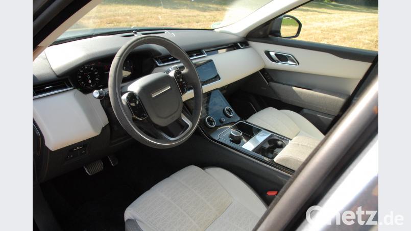 Die Designer von Kvadrat haben sich Gedanken über alternative Bezugsstoffe gemacht und diese konsequent im Velar umgesetzt. Range Rover Velar D300 R-Dynamic SE Michael Ascherl