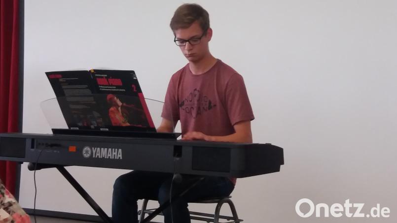 Lukas Blei  sorgte mit seinen Musikstücken beim Frauenfrühstück für einen entspannten Vormittag. exb