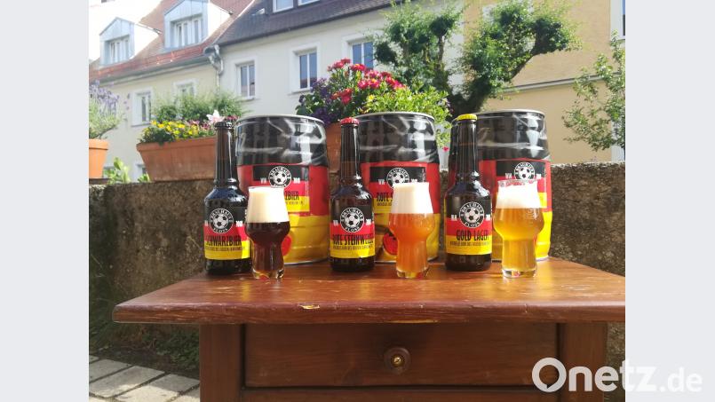 Das  WM-Bier in Schwarz-Rot-Gold ist eine Spezialität des Flosser Fankilometers. omu