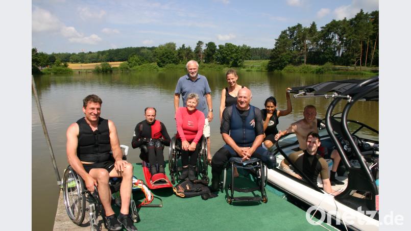 Die Teilnehmer am Wasserski Rolli-Camp exb