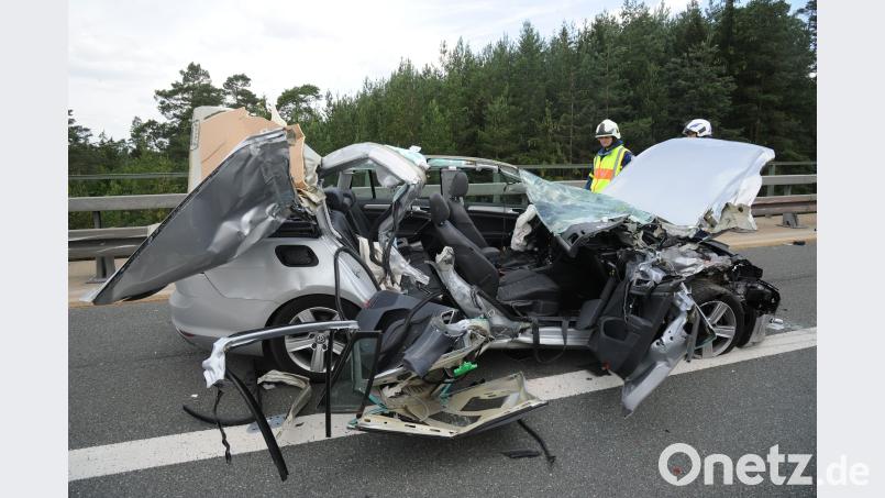 Der total demolierte VW Golf. gf